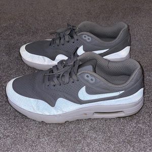 Nike Size 9, Grey/White